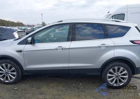 2018 Ford Escape Titanium из США, поврежденный, VIN 1FMCU9J90JUC73822